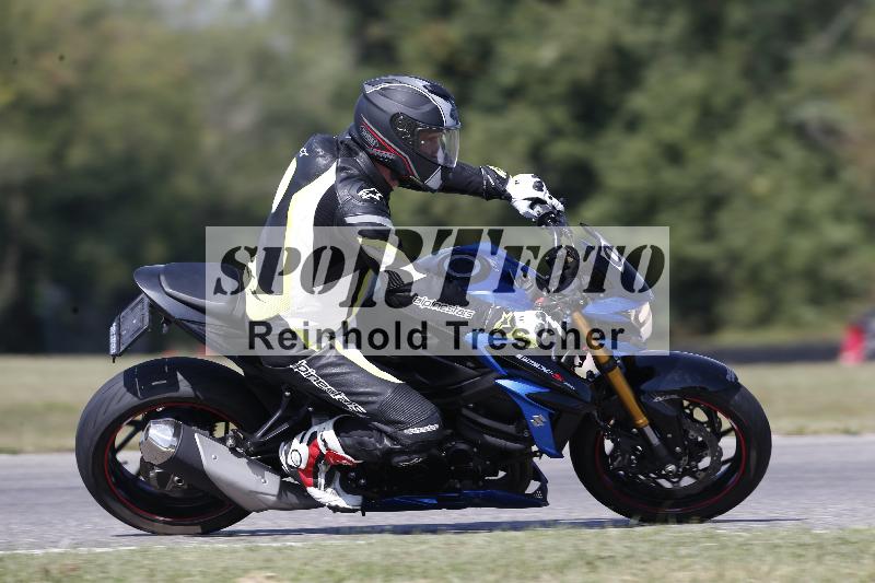 /Archiv-2025/49 26.08.2025 Cornu Master School ADR/blau-bleu/0-4